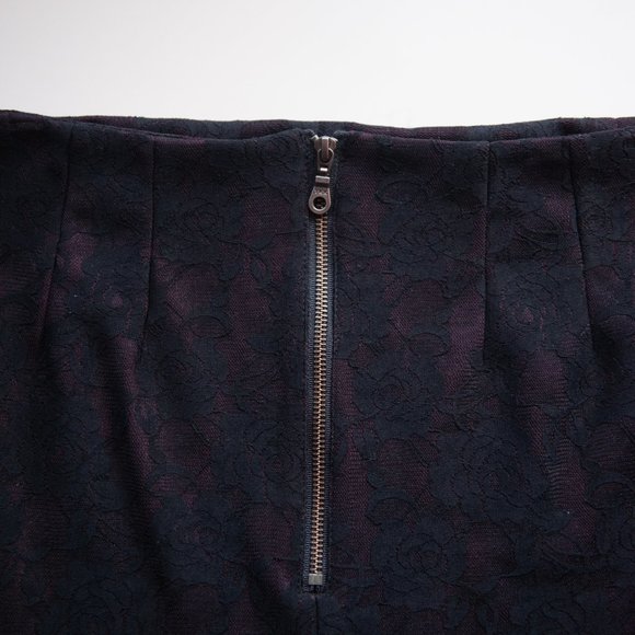 STUDIO POINT | BURGUNDY LACE PENCIL SKIRT - Picture 5 of 6